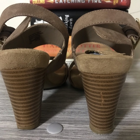 Giani Bernini Tan and Brown heels size 6 - Picture 5 of 8